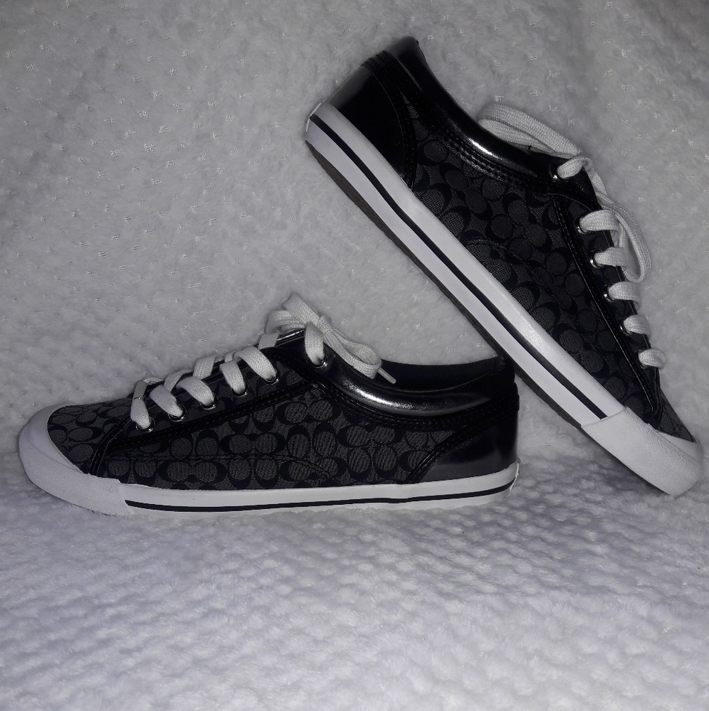 Women's Coach Francesca Sneaker